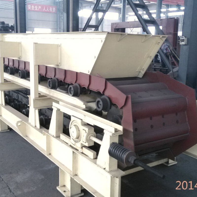 晶橋水泥廠板式給料機(jī)墊塊